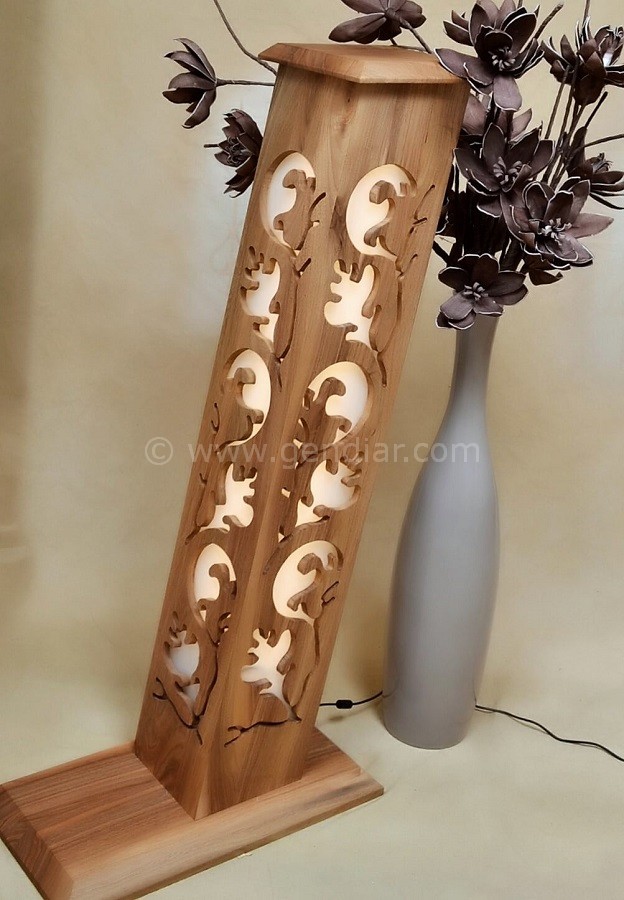 Umelecké svietidlo z dreva, Artistic wood lamp, Künstlerische Holzlampe